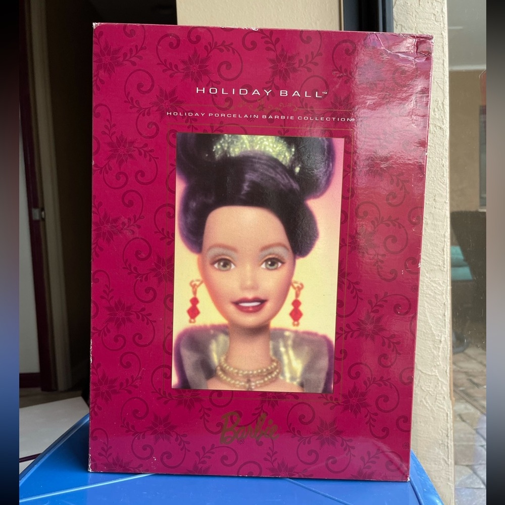 1997 Barbie Holiday Porcelain Collection "Holiday Ball"